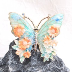 Vintage Style Pastel Butterfly Brooch: Decorative Jewelry Pin, Ideal Present