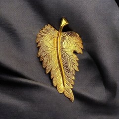 Vintage Gold Tone Leaf Brooch Pin With Textured Details & Secure Clasp