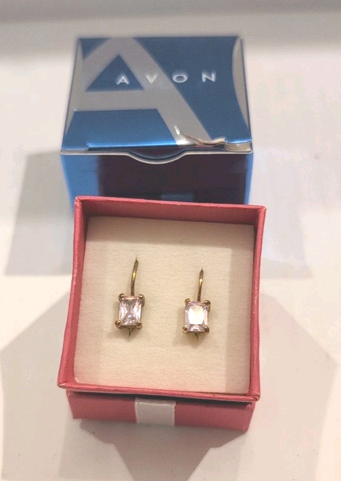 Avon 2006 CZ Pink Hued Leverback Emerald Cut Pierced Earrings – Goldtone NOS