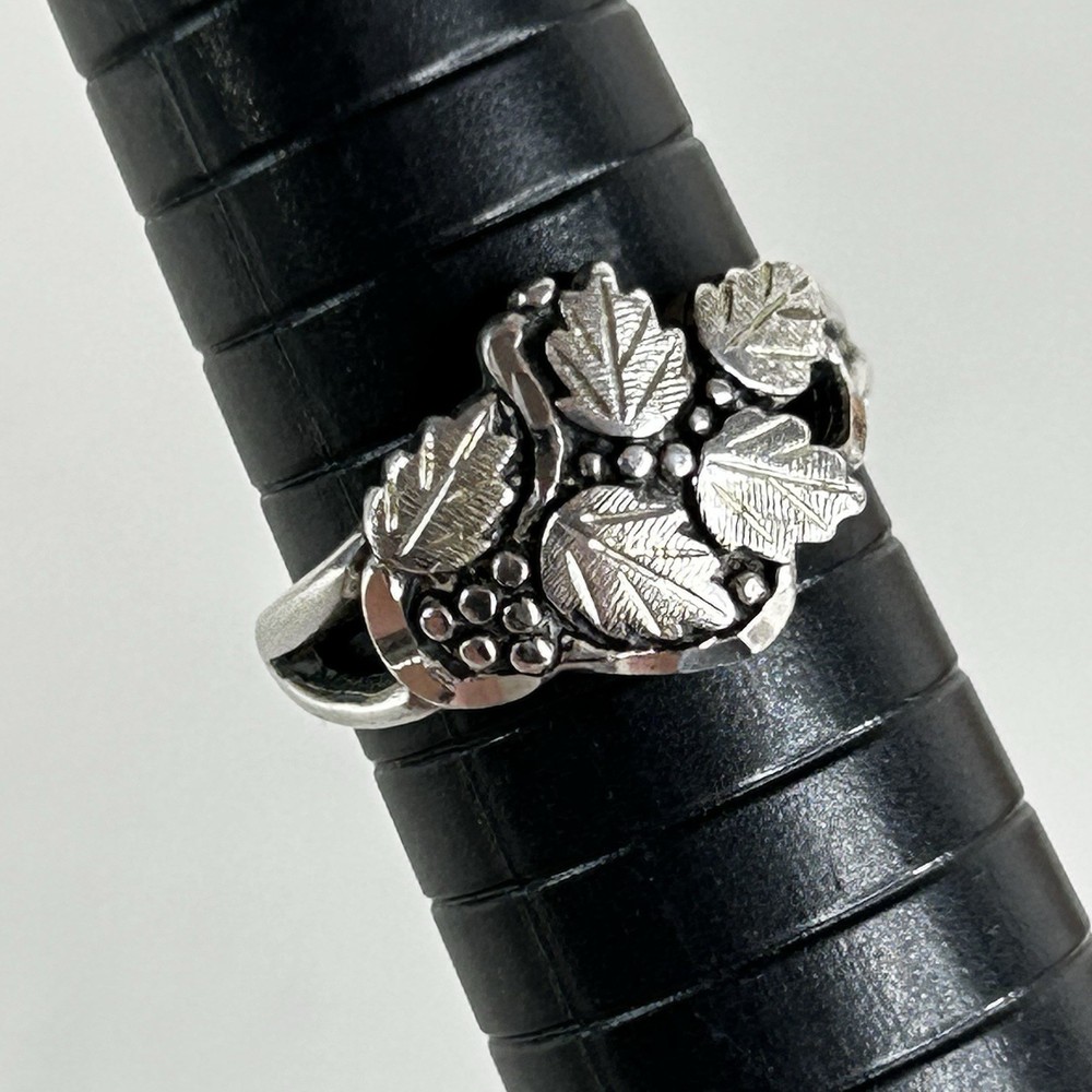 Vtg Sterling Silver Grapes and Grape Leaves Ring Wheeler Signed WM Size 7
