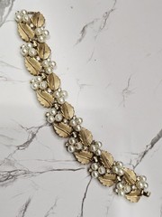 Vintage Crown TRIFARI Brushed Gold Faux Pearl Rhinestone Leaf Bracelet 7″