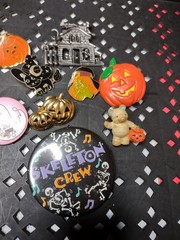 Lot Of 9 Halloween Themed Pins Brooches And Pin Back Buttons DMH10