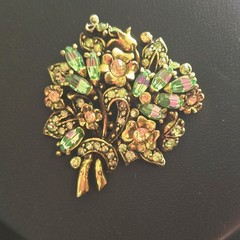 Vtg Set Hollycraft Uranium 1950’s Green Rhinestone Brooch Earrings *Glows UV