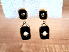 Vintage Monet Black Enamel Gold Tone Pearl Dangle Drop Clip On Earrings