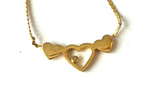 VTG DAINTY TRIPLE HEART NECKLACE WITH LITTLE CRYSTAL GOLD TONE 16″