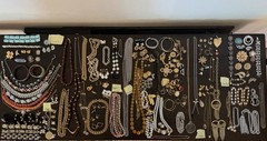 HUGE ESTATE JEWELRY LOT 100+ pcs Signed CORO Lisner AVON Monet NAPIER Sarah Cov