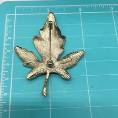 Vintage Gold Tone Maple Leaf Brooch 2.5″