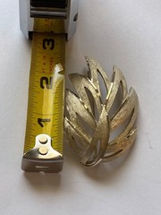 Vintage BSK Matte Gold Tone Large Textured Leaf Brooch Pin – 2.5 inches