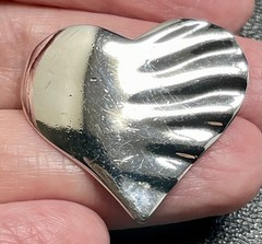 TRIFARI Signed Vintage Small Wavy Heart 1.1” Silver Tone Metal Brooch Pin