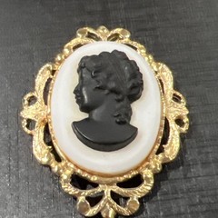 Vintage Cameo Brooch 2.25 In