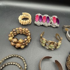 Vintage Bracelet Lot Of 31 Bracelets Costume Jewelry