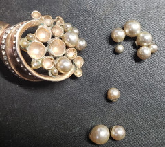 Gold toned Metal Imitation Pearl Rhinestone Cornucopia Brooch Pin NEEDS REPAIR