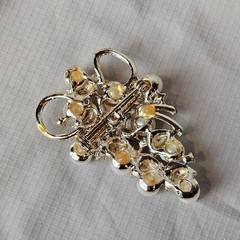 Vintage Gold Tone Rhinestone & Faux Pearl Grape Vine Brooch Pin