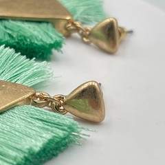 VTG Retro Influence Gold Tone Hammered Diamond Tassel Fringe Earrings Mint Green