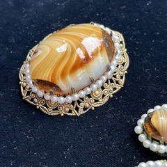 Vintage W Germany Glass Caramel Swirl Cabochon Pearl Brooch Clip On Earrings Set
