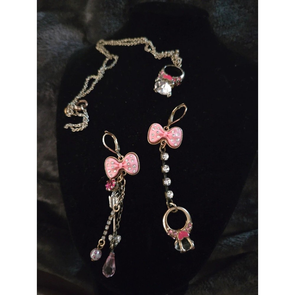 Vintage Betsey Johnson “Diamond ring” mismatched set.
