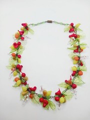 READ Vintage Italian Glass Fruit red bird leaf Salad cardinal green Necklace