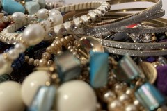 4Lb Mixed Mystery Jewelry Lot Vintage Mod Boho Bead Necklaces Bracelets Earrings
