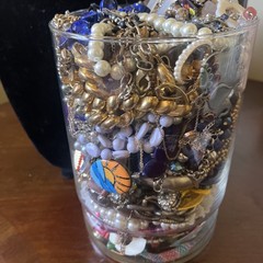 5-10LBS VINTAGE TO NOW WEAR CRAFT FIND Fun Jewelry Lot G Rings NECKLACES More