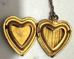 MCM vtg VARGAS 1/20 10K Gold-filled Heart Photo Locket Pendant Chain Necklace