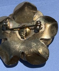 SIGNED VINTAGE BARCLAY TEAL STONE PIN/BROOCH
