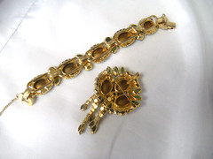 DeLizza & Elster Juliana intaglio floral jeweled bracelet brooch set green