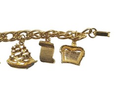 VTG Nassau Bahamas Christopher Columbus Goldtone Charm Bracelet