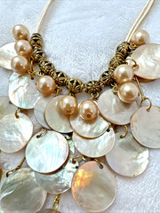 Gorgeous Waterfall statement polished shell pink pearly necklace gold abalone