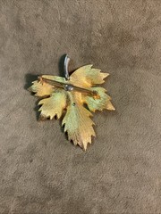 Vintage 1970S Mid-Century Gold Tone Metal Leaf Pin With White Rhinestones