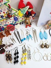 VTG Mixed JEWELRY LOT Everyday + Christmas Retro Earrings Brooches Pins Bracelet