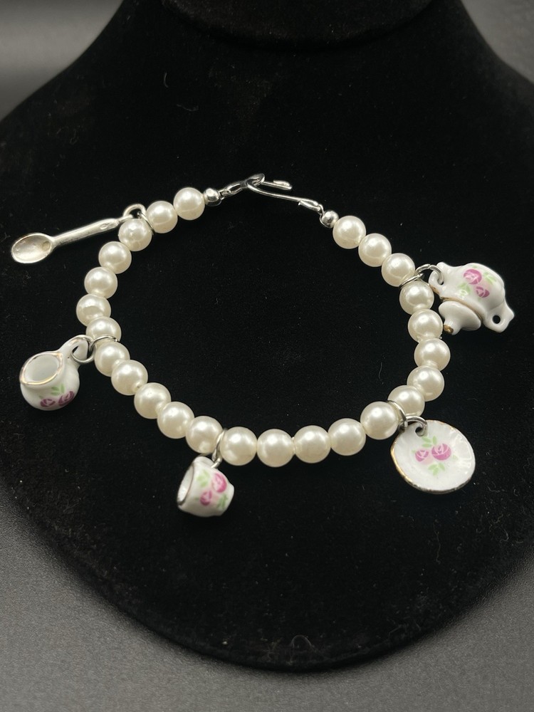 💐 Vintage Porcelain Miniature Tea Party Pearl Bracelet 7.25”