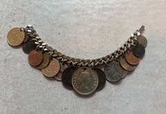 Vintage 50s Chunky Loaded Coin Charm Bracelet 17 Real Coins International 88g H3