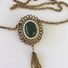 Vintage Gold Tone Faux Jade/Pearl Brooch Pendant Necklace with Tassel 24″