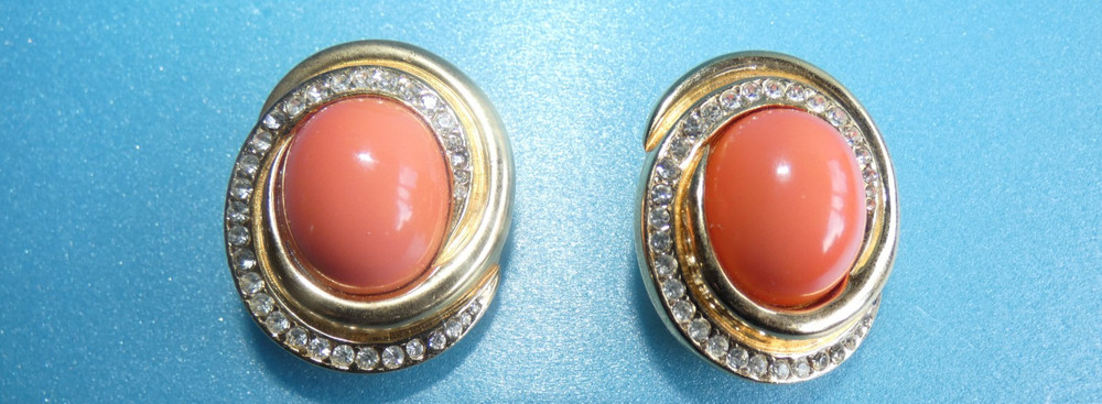 Vintage Signed Ciner Goldtone Rhinestone Faux Coral Clip-on Earrings 1970’s