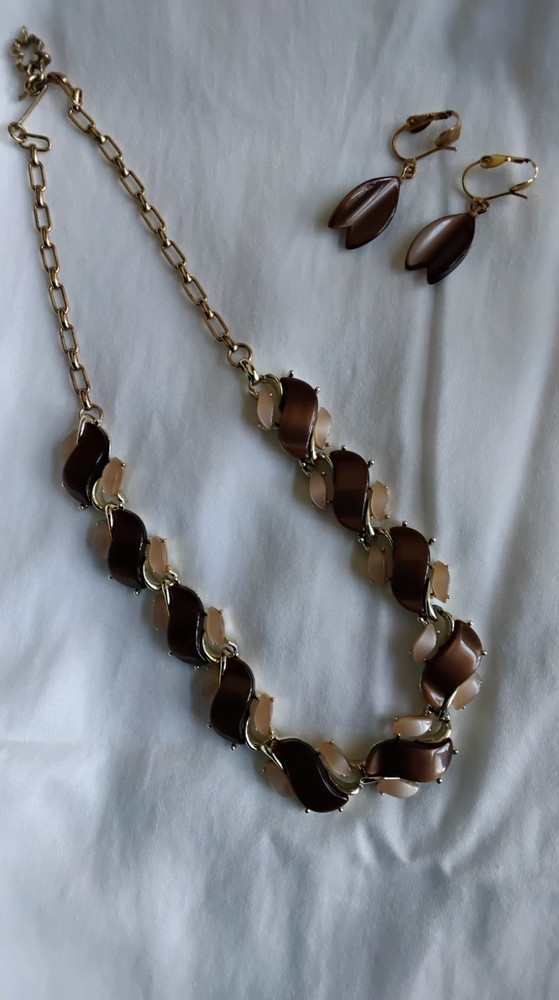 Star Thermoset Vintage Brown And GoldTone Necklace and Earrings Set