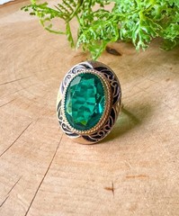Art Deco Vintage Oval Emerald Green Glass Cocktail Ring Gold Filigree Band 4.5