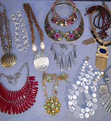 Great Lot 25 Vintage to More Modern Big & Bold Design Necklaces