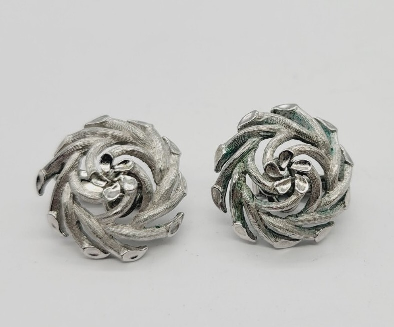 Crown TRIFARI Earrings 1 in Brushed Modernist Silver Tone Clips Vintage .75 in
