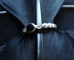LOVELY ESTATE STERLING SILVER ONYX & CUBIC ZIRCONIA CIRCLE DESIGN RING SIZE 8