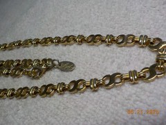 KL? KJ? KR? KP? SIGNED GOLDTONE METAL FANCY 8 AND BAR LINK CHAIN 23.5″ L 1/4″ W