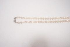 Vintage Pearl Necklace 14kg White Gold Filigree box Clasp 22″ Long