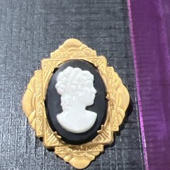Vintage Cameo Brooch 1.5 In