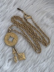 Vintage Casual Corner Gold Tone 34″ Long Chain Necklace Celtic Pendant Dangle