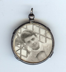 ANTIQUE STERLING SILVER DOUBLE SIDED GLASS TWO PEOPLE ORIGINAL PHOTOS PENDANT