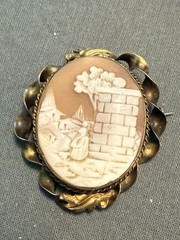 VTG ANTIQUE ROLLED GOLD & CAMEO 2 1/4” Pin/ Brooch- Costume Jewelry