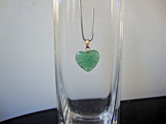 VINTAGE 1980s HANDCRAFTED AVENTURINE HEART YELLOW GOLD FILLED PENDANT