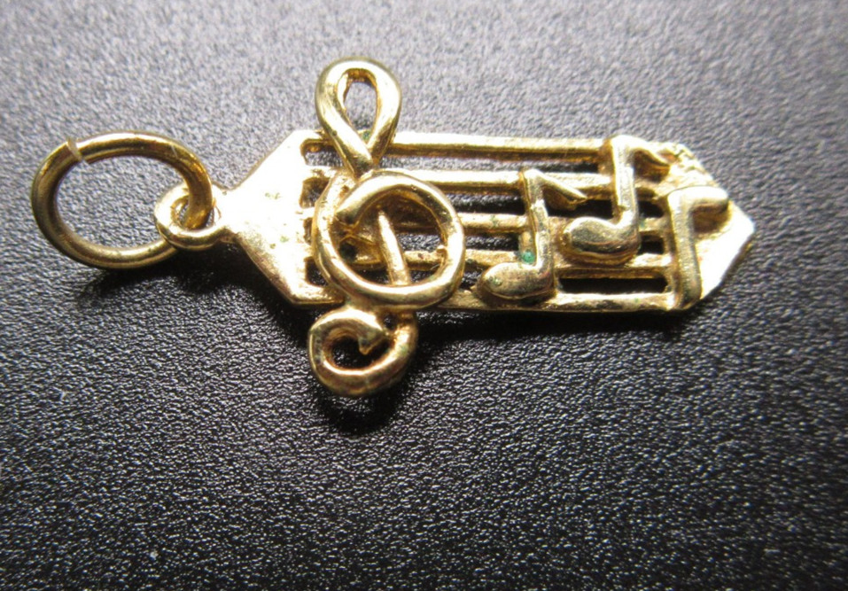 Treble Clef and notes musical staff gold plated /tone dangle 3/4″ charm