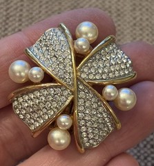 Vtg Swarovski Pearls & Clear Crystals Earrings Gold Tone Clip On Bow Cross READ