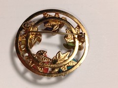 Vintage Sarah Coventry Gold tone Ivy Leaf Pebble stone Wreath style Brooch Pin
