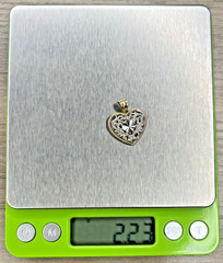Vintage 14K Yellow Gold White Gold Reversible Filigree Heart Pendant 2.2g Signed